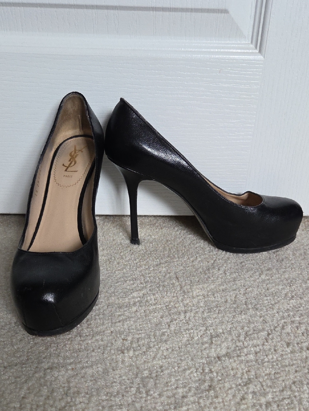 Yves Saint Laurent Tribtoo 105 Black Leather Pumps